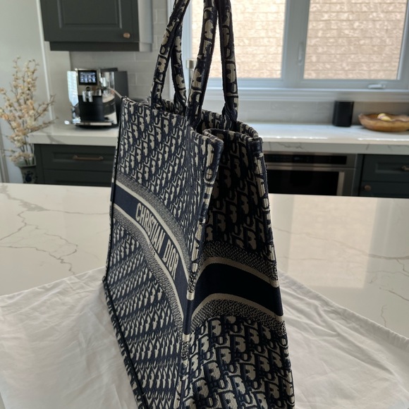 Door Large Oblique Book Tote - Picture 10 of 13